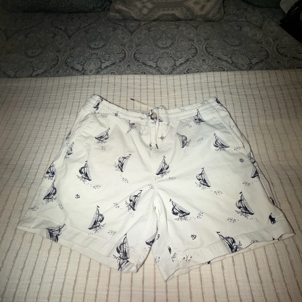 Polo Ralph Lauren White Sailboat Casual Shorts. Size: XL.